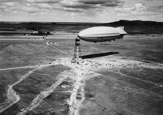 Illustration for article titled The Most Astounding Airships, Dirigibles and Zeppelins in History